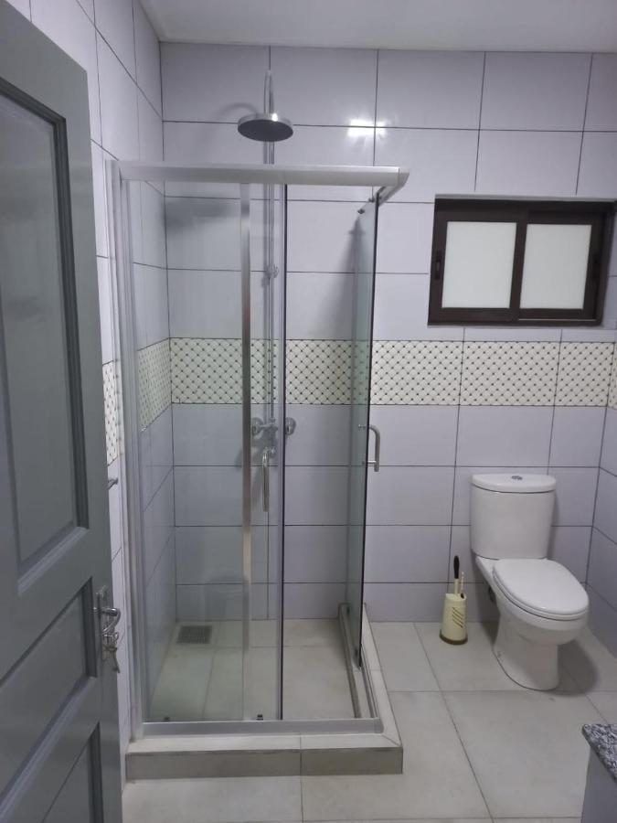 E&E Self Catering Hotel Beau Vallon  Bagian luar foto