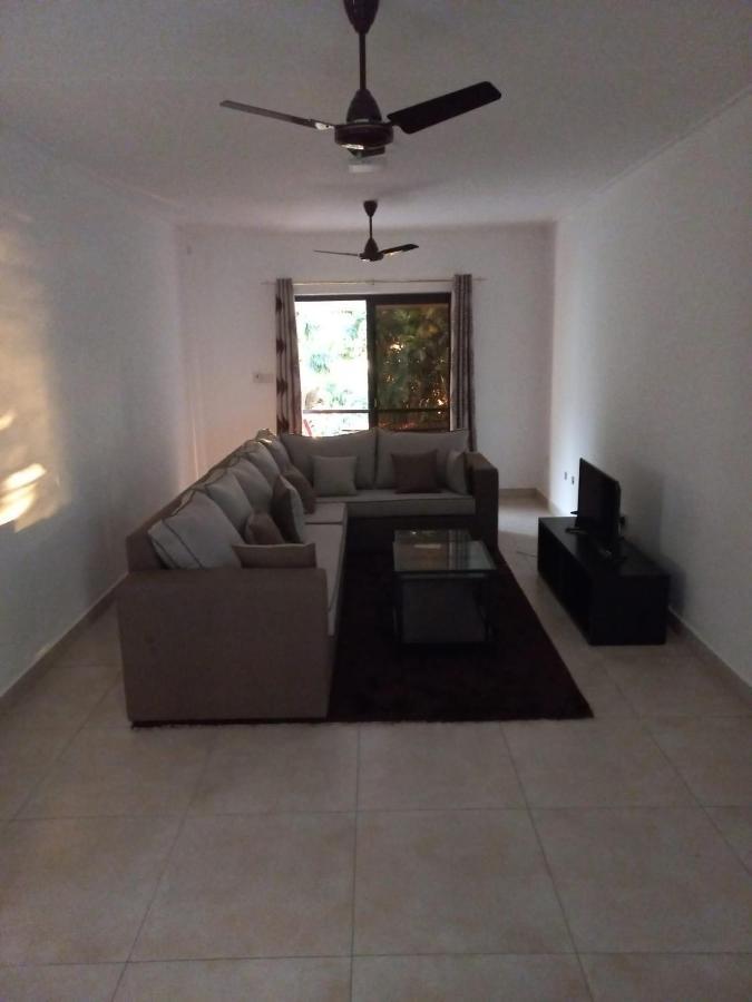 E&E Self Catering Hotel Beau Vallon  Bagian luar foto
