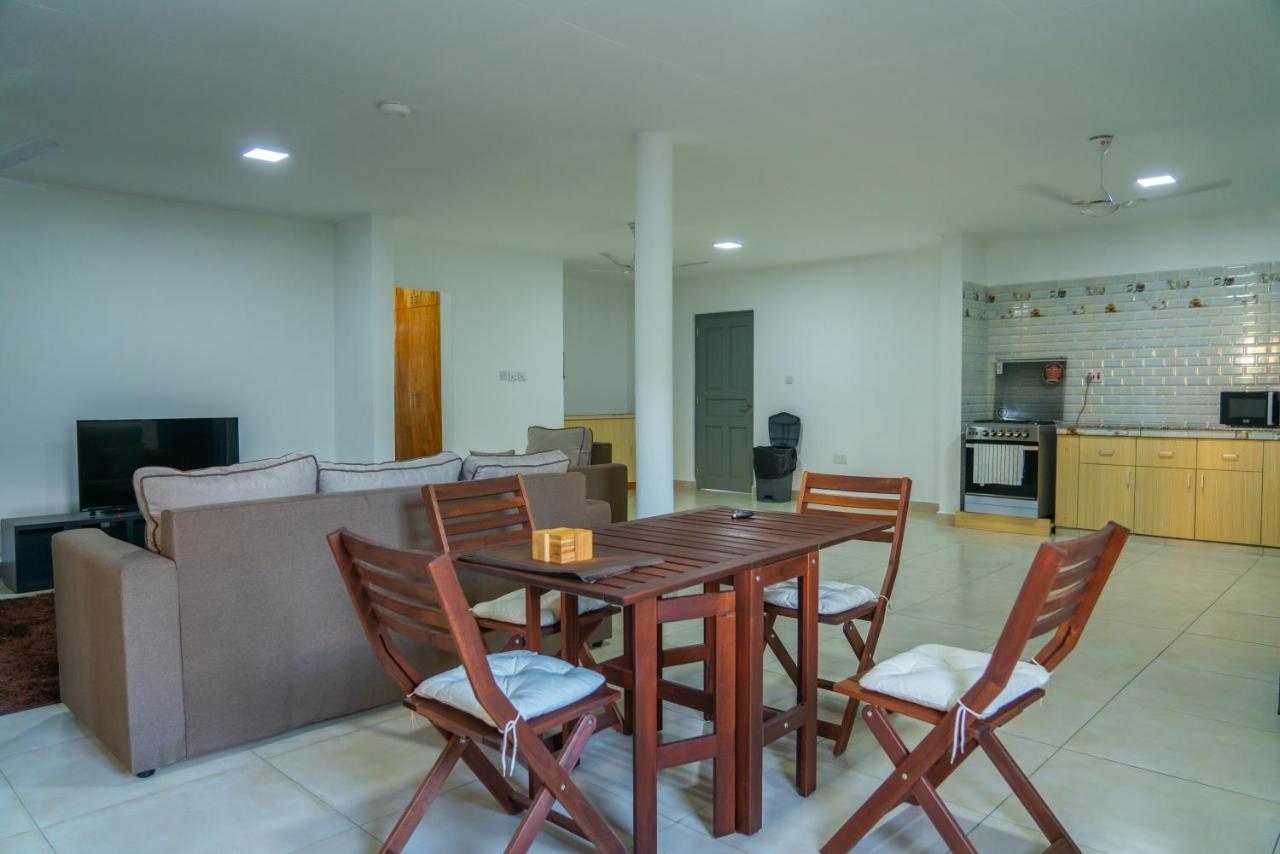 E&E Self Catering Hotel Beau Vallon  Bagian luar foto