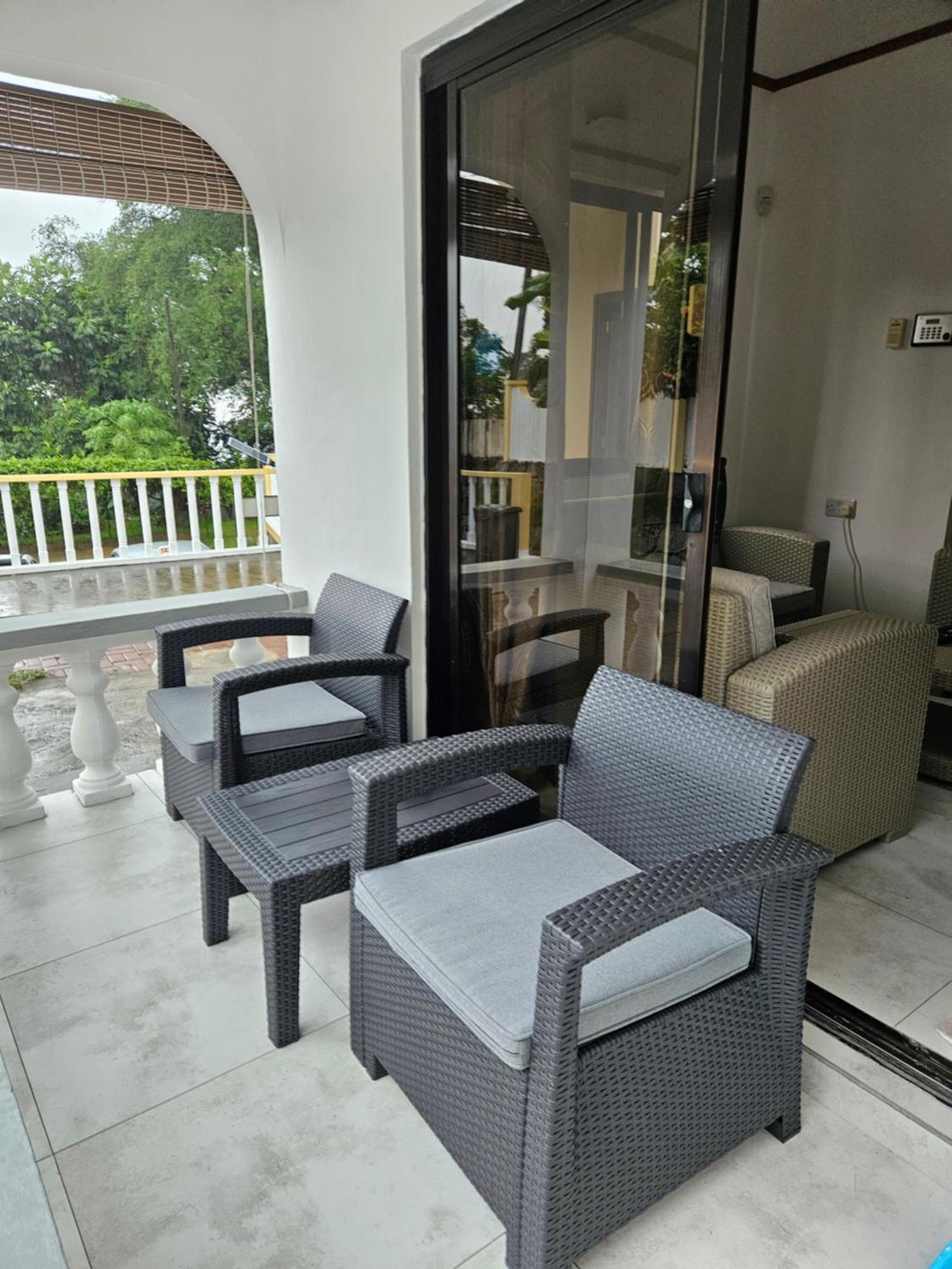 E&E Self Catering Hotel Beau Vallon  Bagian luar foto