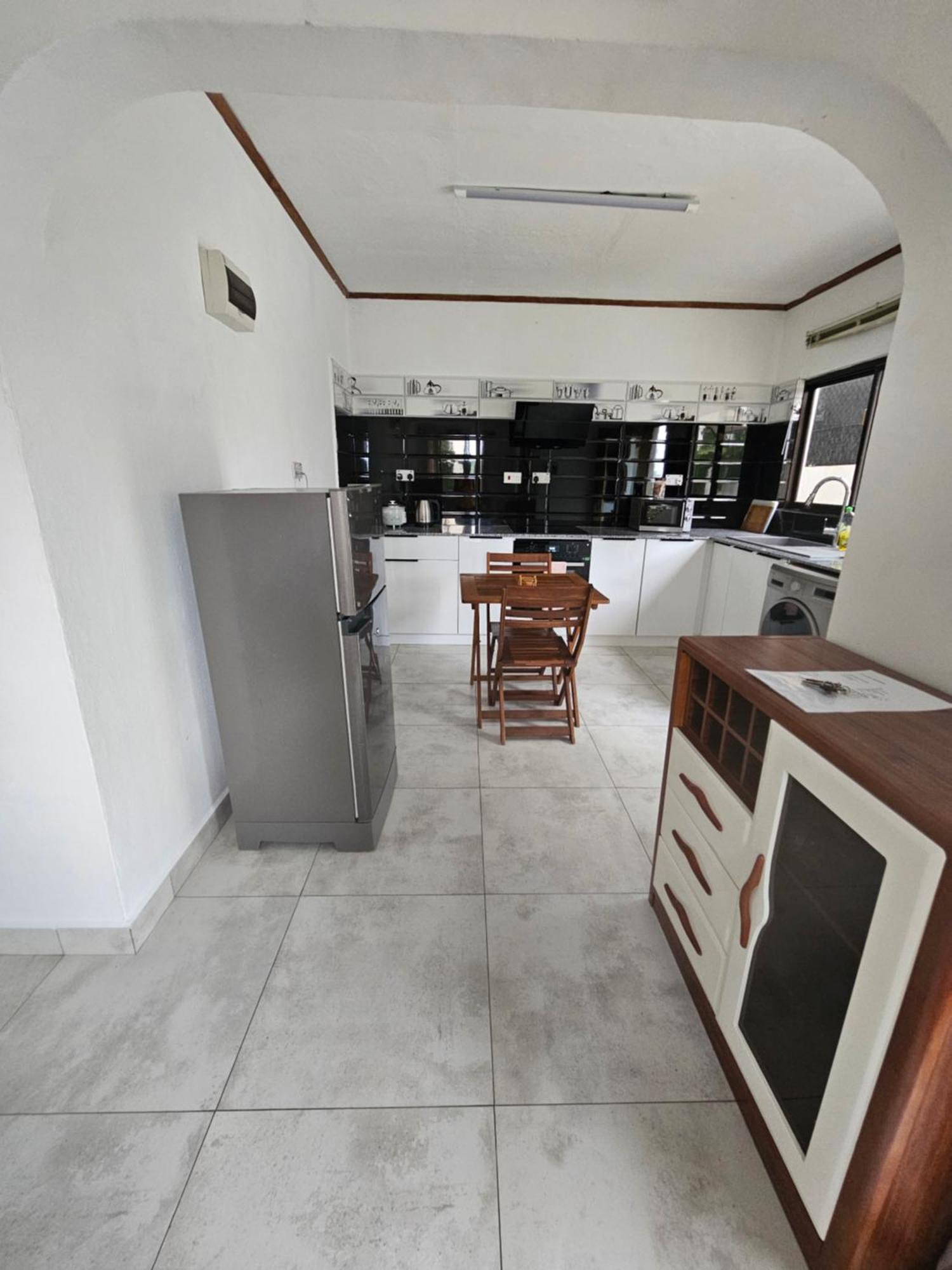 E&E Self Catering Hotel Beau Vallon  Bagian luar foto