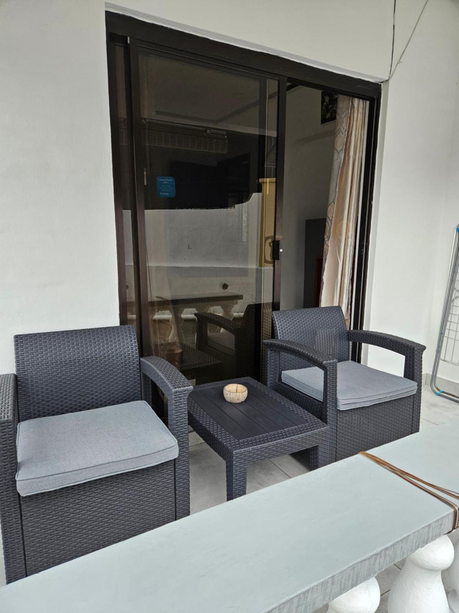 E&E Self Catering Hotel Beau Vallon  Bagian luar foto